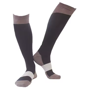 Vente en gros de chaussettes de sport antidérapantes pour le football Chaussettes de sport Dernier design Nouvelle collection de chaussettes Impression personnalisée de haute qualité - Product Image 6
