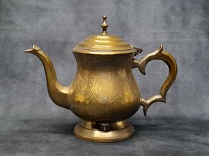 Cafetera de latón macizo con base pesada y mango resistente, ideal para casas de té tradicionales, exhibiciones caseras y decoración de cafeterías - Product Image 5