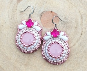 Pendientes de hoja de cuentas de cristal bordadas Mardi Gras - Product Image 4