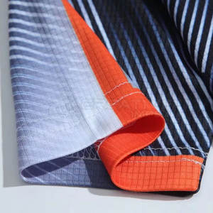 Conjunto de uniformes de equipo de tenis profesional Ropa deportiva de poliéster con logotipo personalizado para clubes y escuelas - Product Image 4