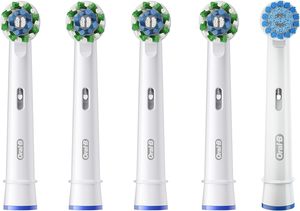 หัวแปรงสีดำสำหรับแปรงสีฟันไฟฟ้า Oral-B CrossAction จำนวน 4 ชิ้น + 1 หัวแปรงสีขาวสำหรับฟันบอบบาง - Product Image 6
