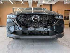2025 CX 5 2.5 S Edición Carbono, motor de cuatro cilindros de 2.5L (187hp) estándar i Activ AWD - Product Image 3