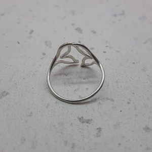 Bague fine en argent sterling 925 ajustable avec lunette en forme d'aileron de dauphin Bague bohème artisanale Bague en argent empilable - Product Image 2