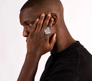 Anillo de diamante de moissanita en forma de cruz Chapado en platino estilo Hip Hop completamente helado para hombres joyería de piedras preciosas certificada IGI - Product Image 3