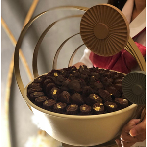 Exhibición de chocolates Dulces Postre Tazón para servir Tazón de chocolate de metal blanco de la más alta calidad para bodas y ocasiones especiales - Product Image 1