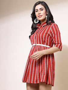 Collection Indian Summer : Robe Kurti pour femmes, mini, manches longues, en coton, couleur rouge, imprimé rayé blanc, style robe, respirante - Product Image 2