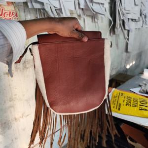 Bolso Bandolera de Piel Sintética con Estilo Moderno, Correa de Mano, Diseño Floral Tallado, Flecos, Estilo Vintage, Duradero, para Mujer - Product Image 3