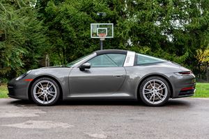 2024 911 Targa 4 Moteur 6 cylindres en ligne biturbo, transmission intégrale, packs Premium et Sport Chrono - Product Image 3