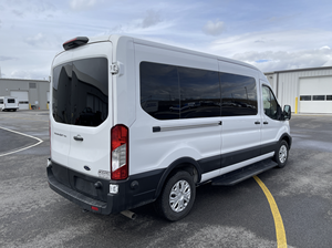 Fourgonnette Transit 150 2024 pour 3 passagers et accessible aux fauteuils roulants avec entrée par marchepied - Product Image 3
