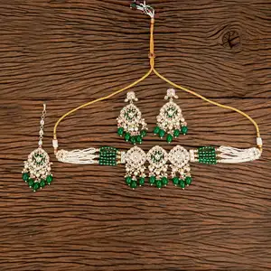 Collier ras du cou Indo Western serti de grossistes de bijoux artificiels plaqués or en Inde - Product Image 1