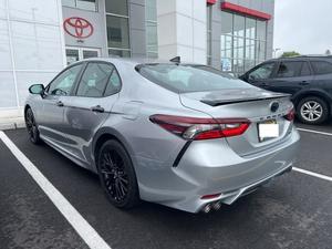 ข้อเสนอส่วนลดปี 2022 รถยนต์โตโยต้า Camry Hybrid SE Nightshade FWD มือสอง ไมล์น้อย - Product Image 2