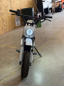 NOUVEAUTÉ Burromax TT1600R Moto électrique Super Bike 1600W PRÊTE À ÊTRE EXPÉDIÉE - Product Image 4