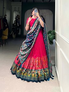 Lehenga en soie pure et douce de créateur avec impression fantaisie avec feuille de travail Style pakistanais Lehenga Choli pour demoiselles d'honneur, choli de mariage - Product Image 1