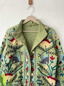 Veste pour femme de style vintage, brodée de fleurs, teinte, respirante, coupe-vent, anti-rides, rembourrage en coton, fabriquée en Inde - Product Image 2