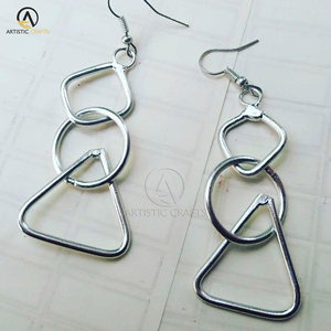 Boucles d'oreilles en métal de créateur à la mode bijoux de mode de taille personnalisée pour les femmes avec des boîtes à bijoux en bois - Product Image 1