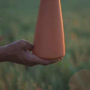 Bouteille d'eau conique en terre cuite naturelle, écologique et rafraîchissante, faite à la main, avec couvercle, 1000 ml, pour une hydratation pure - Product Image 5