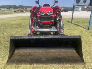 2022 Massey Ferguson 1840M Tractor Diseño compacto con rendimiento confiable - Product Image 2