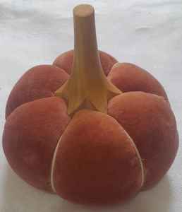 Fait sur mesure touche élégante à votre décor d'automne avec nos charmantes citrouilles couvertes de tissu de couleur grise. Idle pour la décoration intérieure - Product Image 6