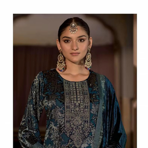 Velvet Brasso Impresión digital Bordado Salwar Kameez Catálogo completo disponible a precio mayorista, Fondo de Pashmina puro. - Product Image 1