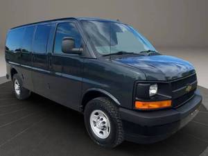 Autos usados baratos en venta, Chevrolet Express LS 2500 2017, furgoneta de pasajeros de 3 puertas. - Product Image 1