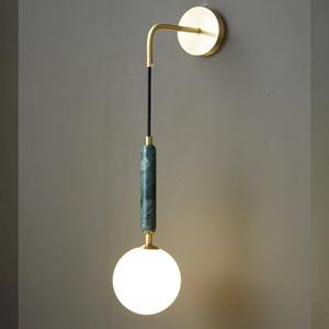 โคมไฟติดผนังโลหะที่สวยงามพร้อมดีไซน์ร่วมสมัยและแสงอบอุ่นเพื่อยกระดับการตกแต่งภายในบ้านด้วยไหวพริบที่ทันสมัย - Product Image 4