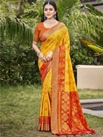 Sari en soie Banarasi Pochampally semi-blanc de qualité supérieure, motif zigzag sur toute la surface |   Ikkat tissé à la main |   Tout pour les femmes