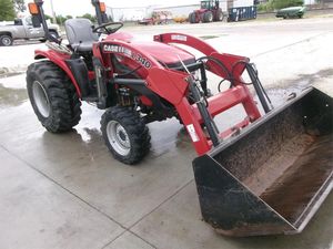 Tractor agrícola usado de servicio pesado Mini Case IH Farmall 31 MFWD Premium, construido para trabajo agrícola exigente y larga vida útil. - Product Image 6