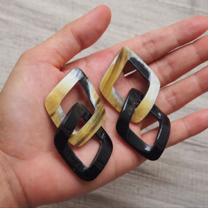 Boucles d'oreilles en corne de buffle pour filles, boucles d'oreilles pour femmes, bijoux en corne, corne naturelle pour femmes, haute qualité - Product Image 1