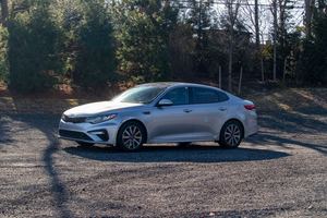 EXQUISITELY USED O-P-<b>T</b>-I-M-A 2019 LX FWD SILVER SEDAN COMBINED GAS MILEAGE 185 HORSEPOWER FRONT WHEEL <b>DRIVE</b> 6-SPEED DRIVETRAIN A - Product Image 5