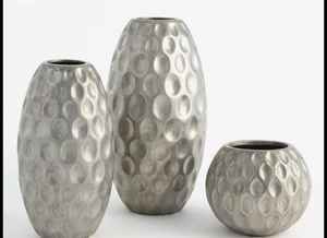 Florero de Aluminio Texturizado Moderno de Lujo, Recipiente Plateado para Decoración de Hogar de Alta Gama y Centros de Mesa para Eventos de Hotel - Product Image 2