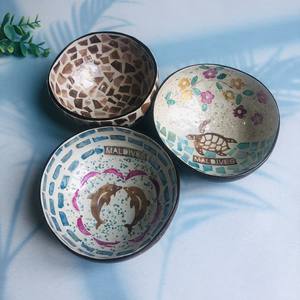 Bol en noix de coco créatif naturel végétalien biologique écologique avec incrustation de perles fabriqué à partir du Vietnam - Product Image 1