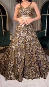 Derniers modèles de Lehenga Choli en tissu léger et doux de style indien traditionnel avec dupatta pour les mariages et les occasions spéciales - Product Image 2