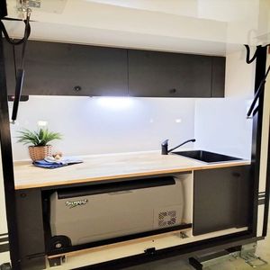 รถพ่วงผู้ออกค่ายไฟเบอร์กลาสทรงหยดน้ำสำหรับใช้กลางแจ้งการเดินทางและตั้งแคมป์ - Product Image 4