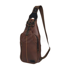 Bolso de pecho de cuero Premium con correa ajustable Bolso de pecho de cuero elegante con material duradero y diseño de uso cómodo - Product Image 5