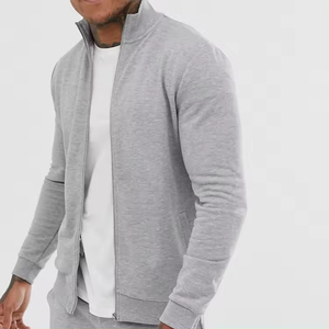Chándal transpirable personalizado para hombre con cuello vuelto, sudadera con capucha y pantalones deportivos con cremallera. - Product Image 4