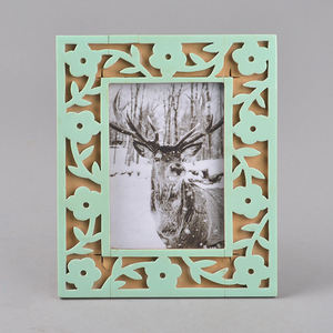 Cadre photo en os incrusté, motif chevron en parquet gris et crème, artisanal, élégant, géométrique, mosaïque, porte-photo décoratif - Product Image 2