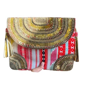 Sacs à bandoulière Wanderer Pochettes artisanales Sacs à main tribaux chics Fourre-tout en textile ethnique Nomad chic Sac à main Banjara - Product Image 1