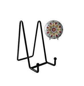 Soporte de metal plateado de alta calidad para exhibir platos decorativos de colección en un estante de mesa o en una estantería de cocina. - Product Image 4