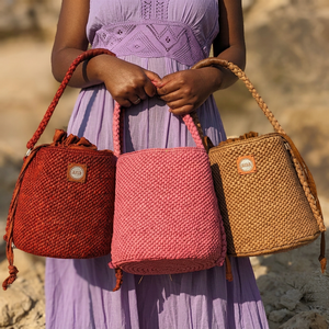 Sac seau en raphia pour femme Ana avec cordon de serrage, style bohème, bandoulière unique, pour la plage et usage quotidien, rose, rouge, marron - Product Image 1