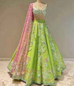 Lenga Choli ปักด้วยมือแบบดั้งเดิมของผู้หญิงทำจากผ้าไหมอินเดียและปากีสถาน - Product Image 1