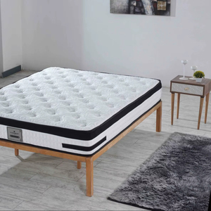 Matelas Nova Spring Premium Comfort, tissu blanc avec accent noir, sommeil de soutien type B - Product Image 1