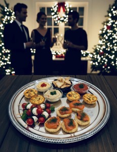 แผ่นชาร์จแกะสลักสีเงินโบราณที่สมบูรณ์แบบสำหรับการตกแต่งอาหารถาดเสิร์ฟสำหรับงานแต่งงานและงานรื่นเริงใช้ในอินเดีย - Product Image 4