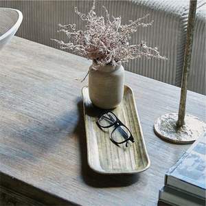 Bandeja Rectangular de Metal Dorado Estilo Nórdico, Textura Martillada, Bandeja Decorativa Minimalista de Latón para Perfumes y Joyas - Product Image 2