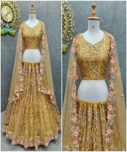 Designer indien exclusif coloré brodé travail manuel Lehenga Choli avec chemisier traditionnel personnalisé vêtements vêtement en gros - Product Image 3