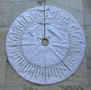 Falda de árbol con cuentas de diseñador, decoración navideña clásica atemporal, diseño ecológico suave y elegante con tamaño y color personalizables - Product Image 1