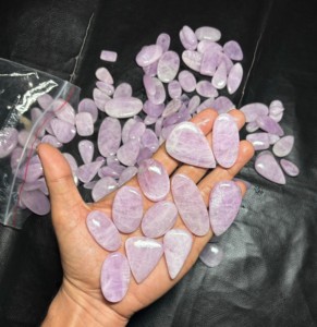 100% Natural Pink Kunzite Cabochon Mix en forma de piedras preciosas sueltas para la fabricación de joyas - Product Image 1