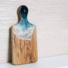 2024 vente chaude planche à fromage en résine de bois de haute qualité personnalisable époxy Art travail bas prix planche à découper et à découper - Product Image 3