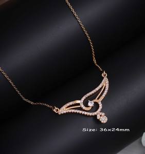 Collar con Colgante Estilo Infinito de Aleación de Alta Calidad con Circonitas Cúbicas (AD), Joyería Chapada en Oro - Product Image 1