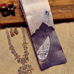 Hermoso sari con diseño de putta en todo el cuerpo con un rico diseño pallu - Product Image 2