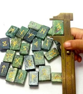 Vente en gros de rubis naturel de style Feng Shui zoisite cube Rune ensemble de pierres précieuses en cristal sculpté pierres minérales pour la guérison - Product Image 5